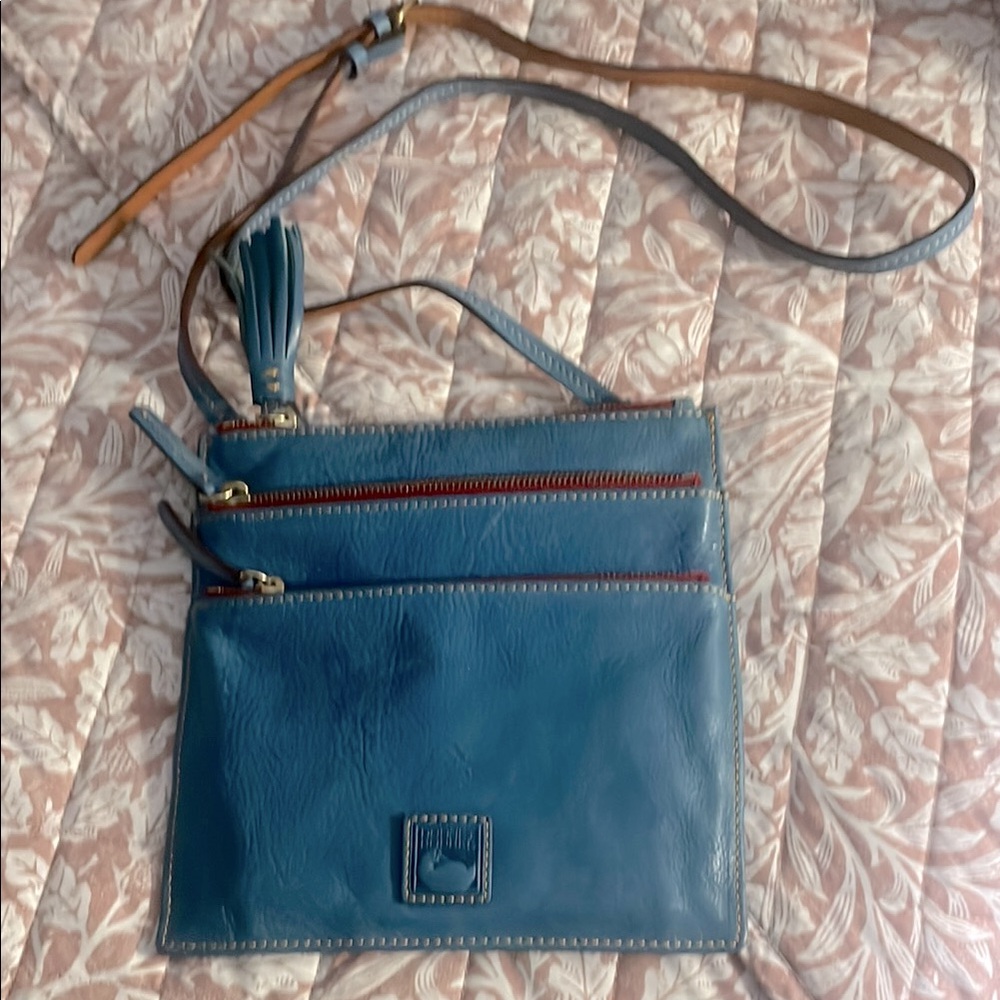 Dooney & Bourke Blue Crossbody Bag Gold Hardware Multiple Compartment Adjust NEW - Picture 2 of 9